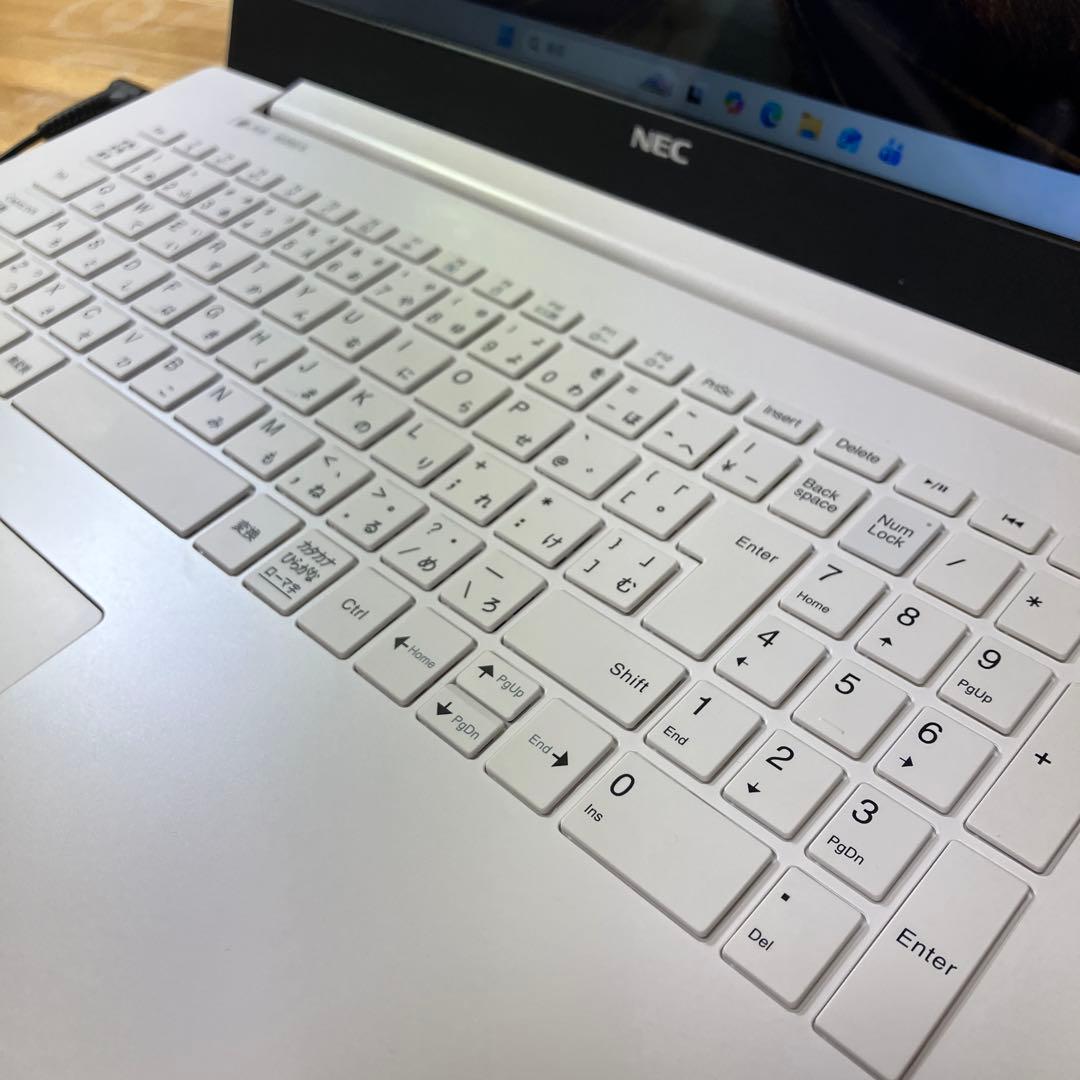 美品　NEC LAVIE NS300/K 白　第7世代i3 office付