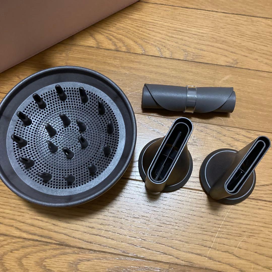 ダイソンヘアドライヤー　ジャンク　付属品付き