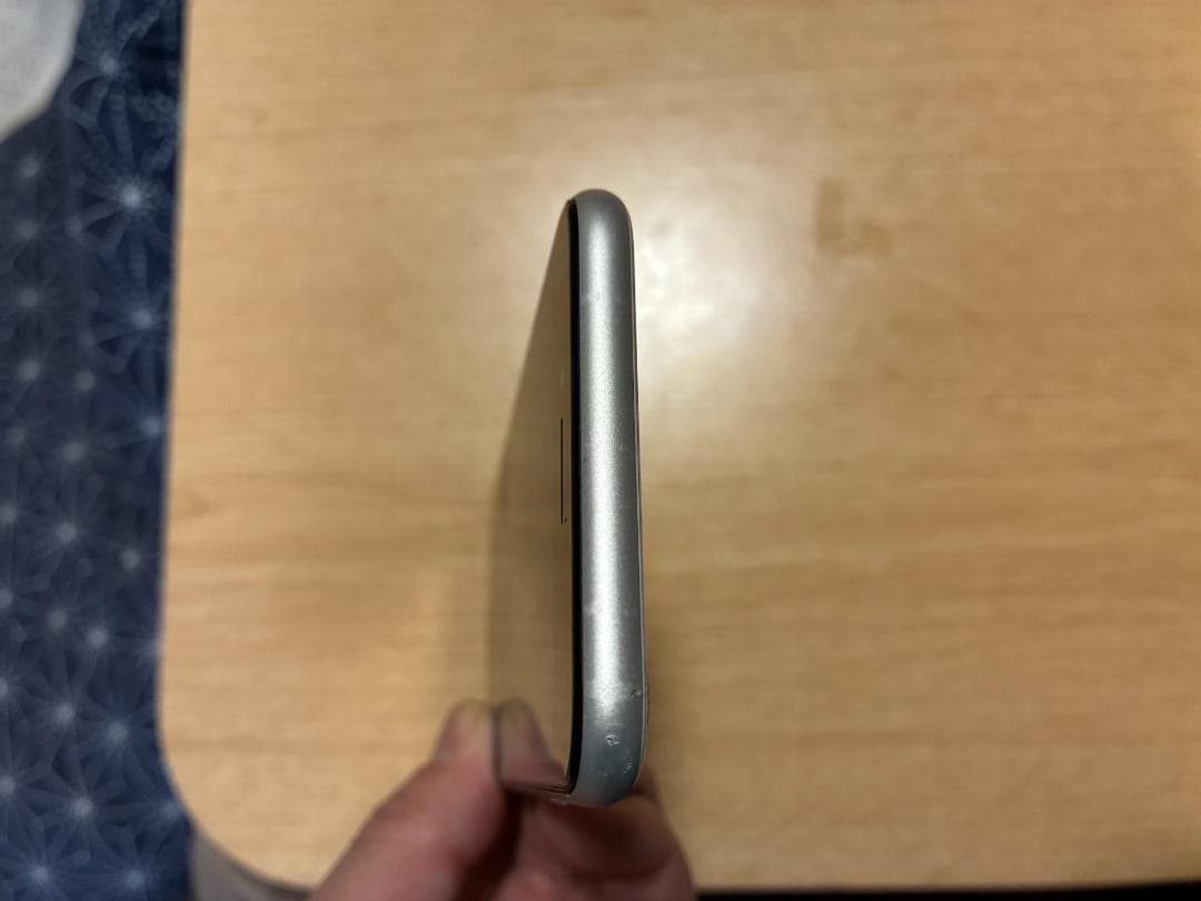 【ジャンク品】iPhone se 第２世代　64G