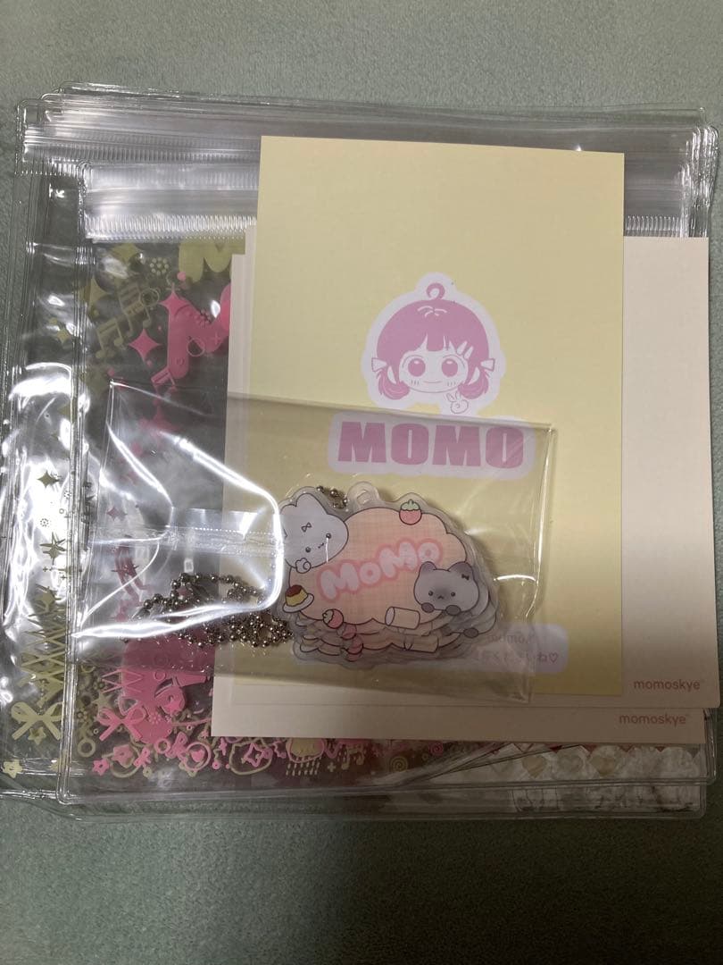 MOMOスクイーズ❤️ケーキ３個　ロールケーキとクッキーまとめ売り　おまけ付き
