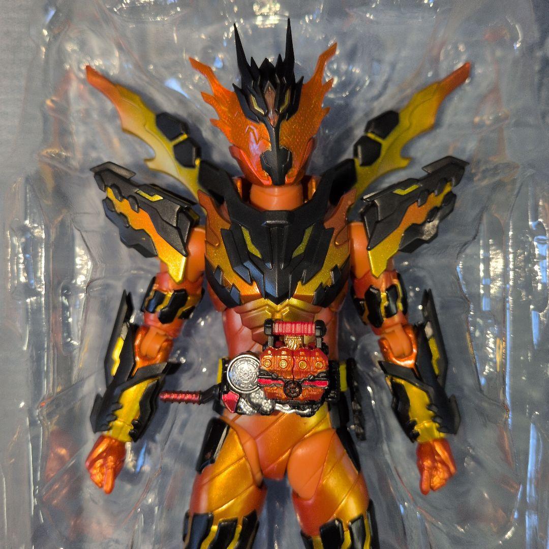 【完品】S.H.Figuarts 仮面ライダークローズマグマ