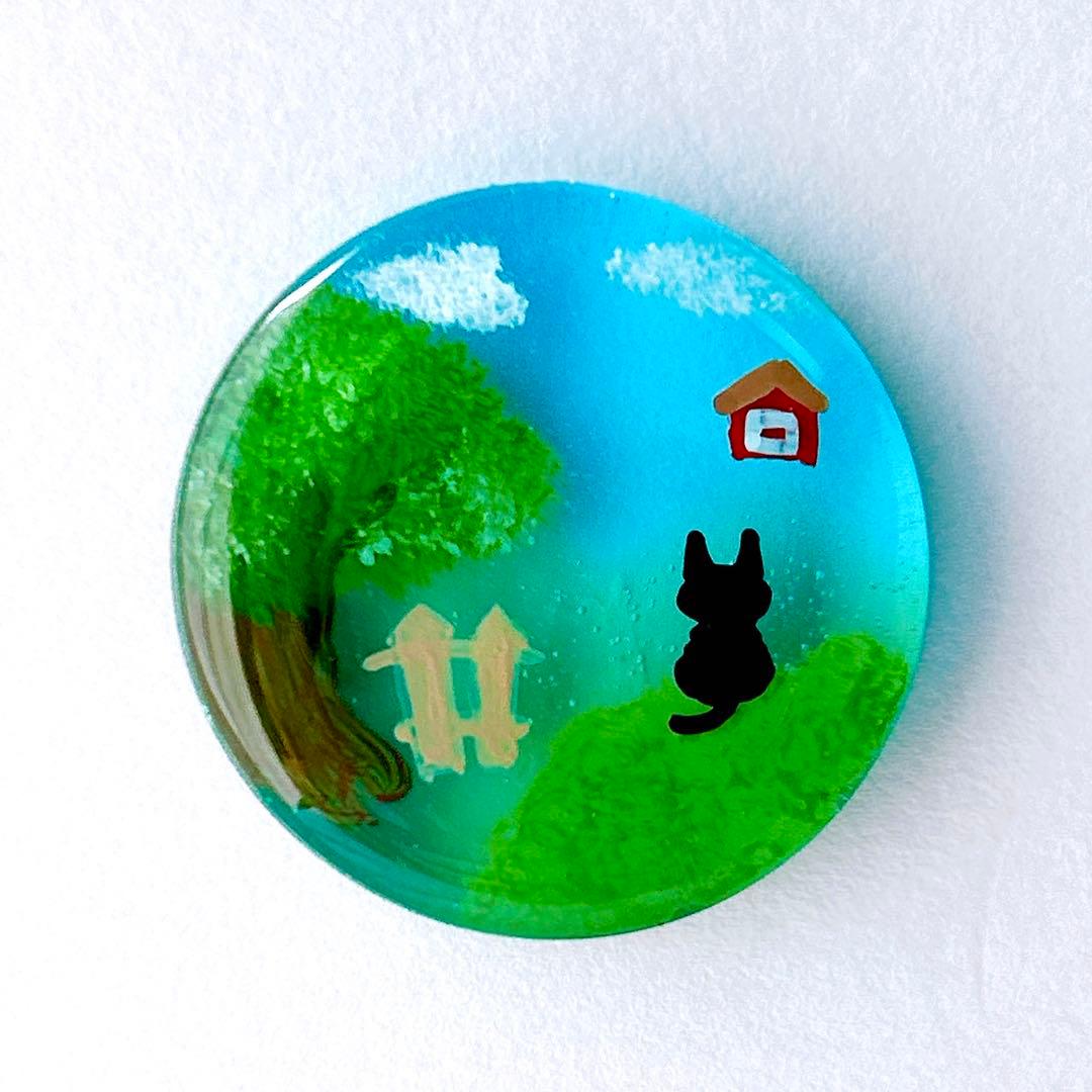手描き　緑に囲まれて　ヘアゴム　ブローチ　レジン　猫　透け感あり