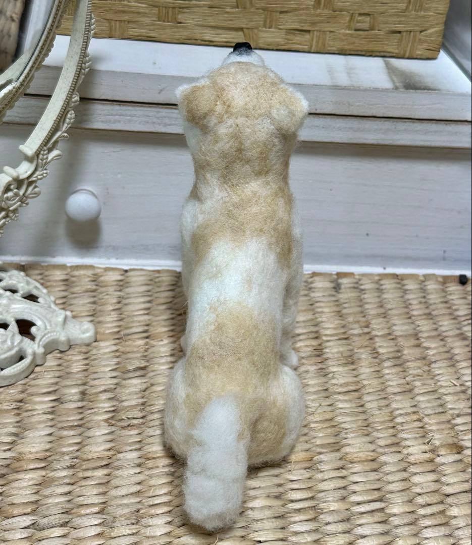 羊毛フェルト お座り犬 クリーム色　柴犬❣️