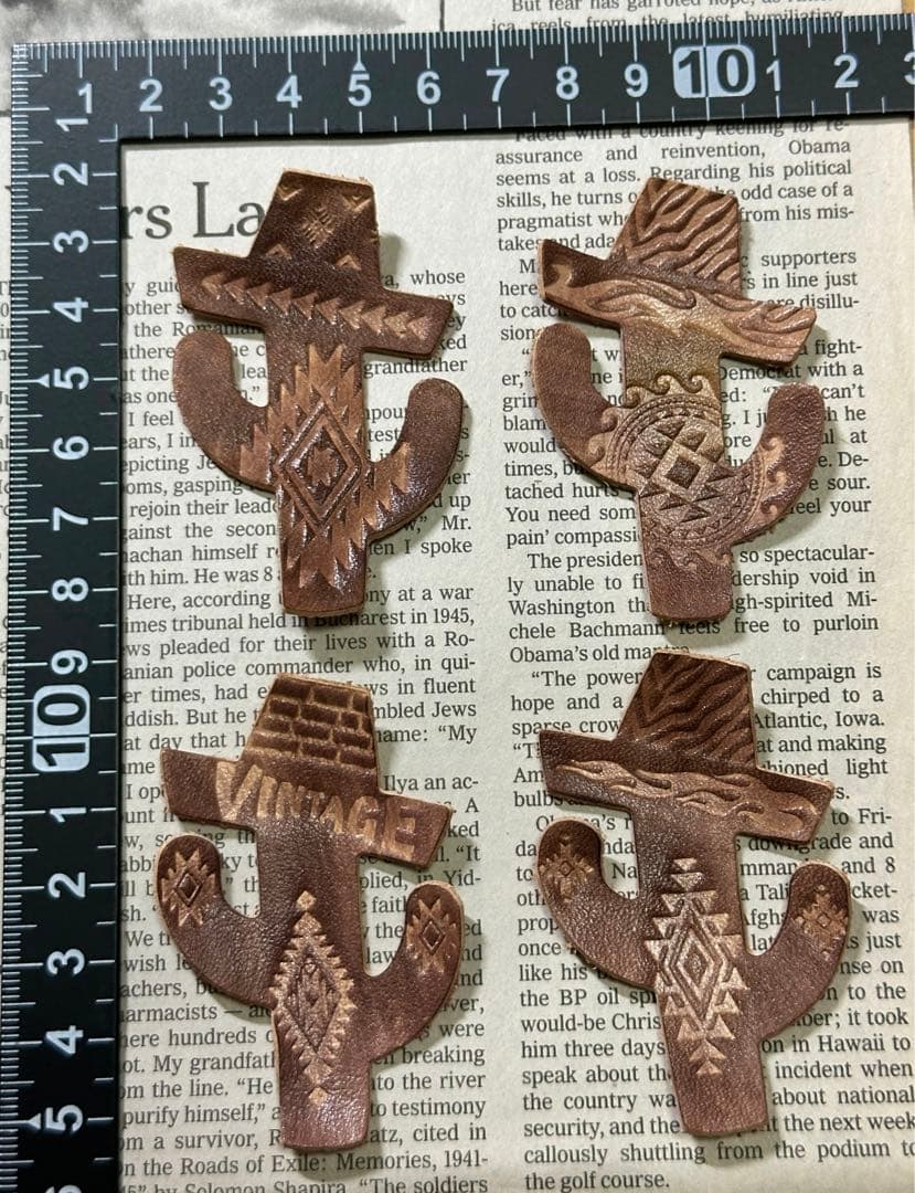 No.477 染色タグ 帽子サボテンタグ 刻印タグ 革タグ ハンドメイド