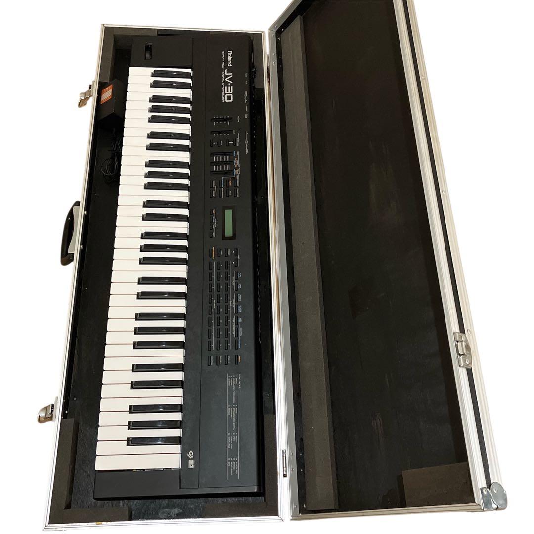Roland JV-30 シンセサイザー ケース付き　電子キーボード