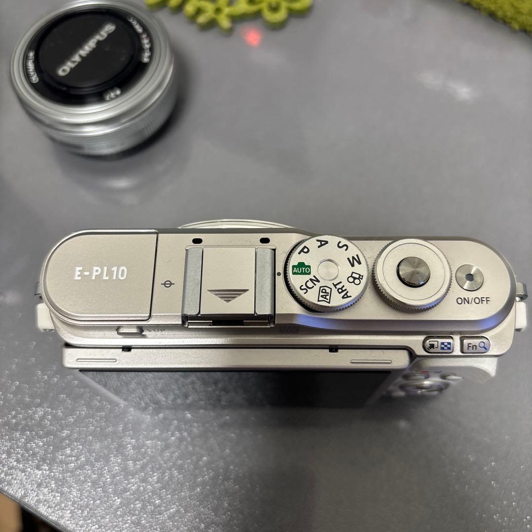 Olympus E-PL10 ミラーレス一眼 シルバー