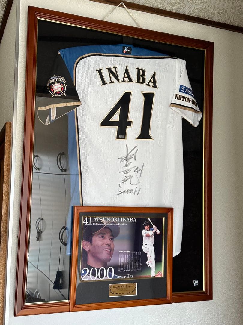 日ハム稲葉篤紀選手の通算2000安打達成記念直筆サイン入りユニフォーム額入り