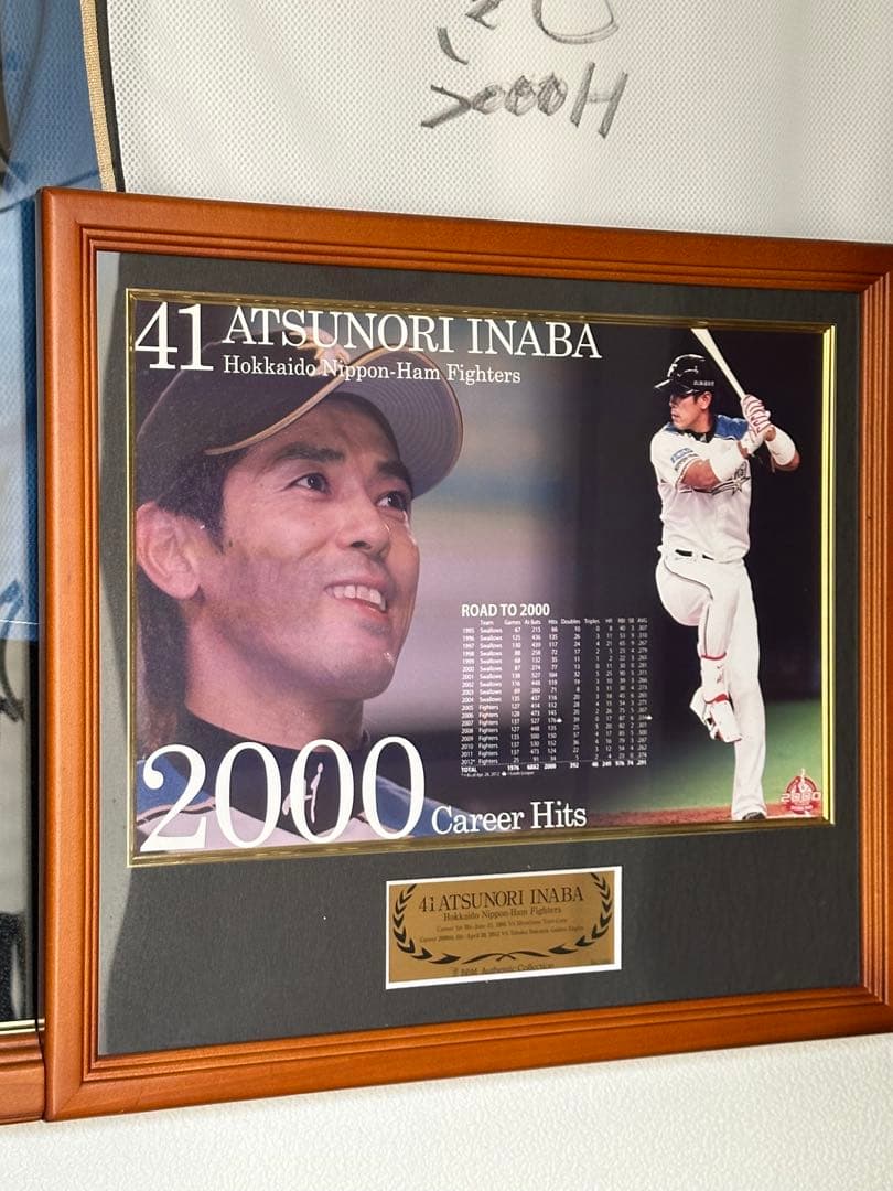 日ハム稲葉篤紀選手の通算2000安打達成記念直筆サイン入りユニフォーム額入り