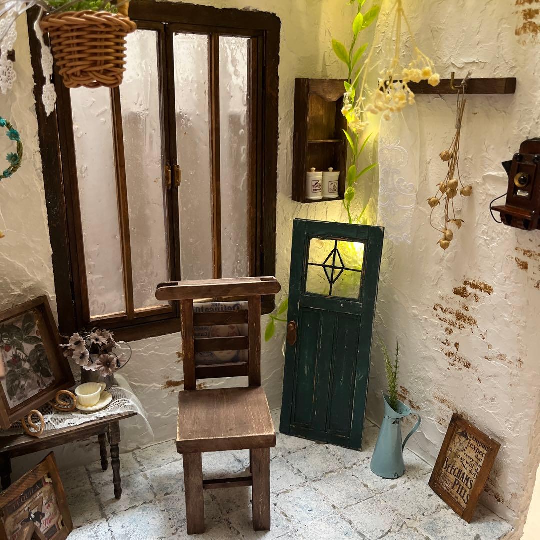 ドールハウス　背景ボード　チャーチチェアのあるお部屋　南欧風