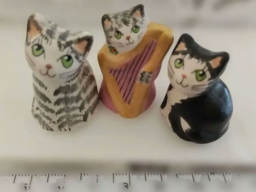 ニャン、猫のフィギュア3体セット、手描き、ヨ−ロツパから