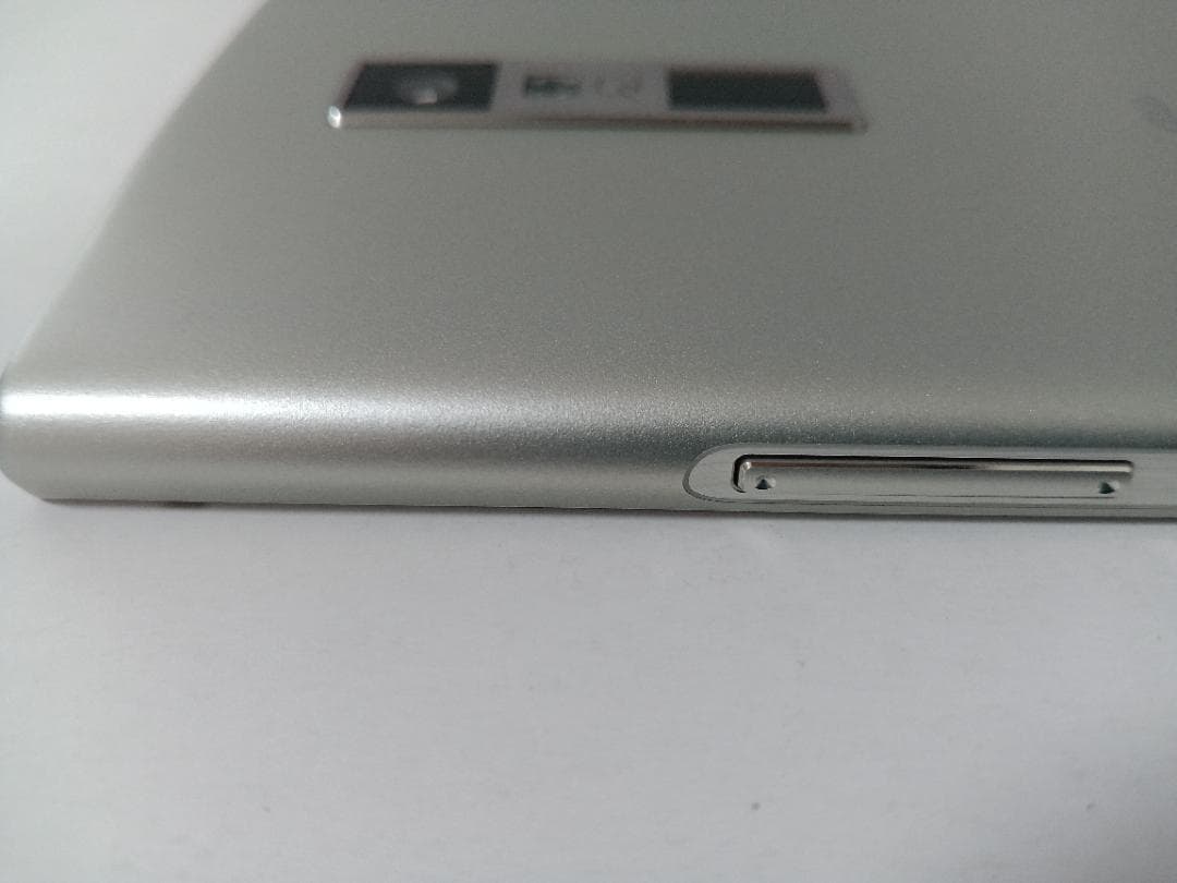 ☆ au URBANO V04 KYV45 プラチナシルバー　＃2