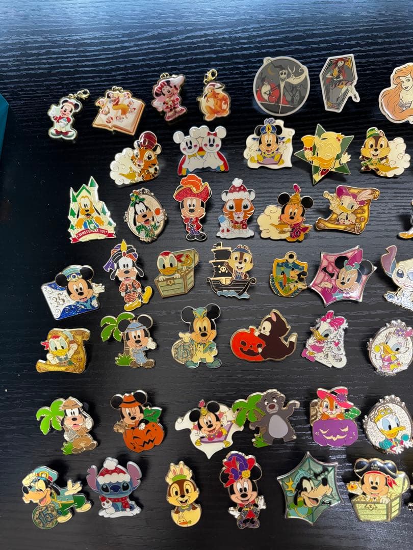 ディズニーピンバッジ（ピンズ)(pins)