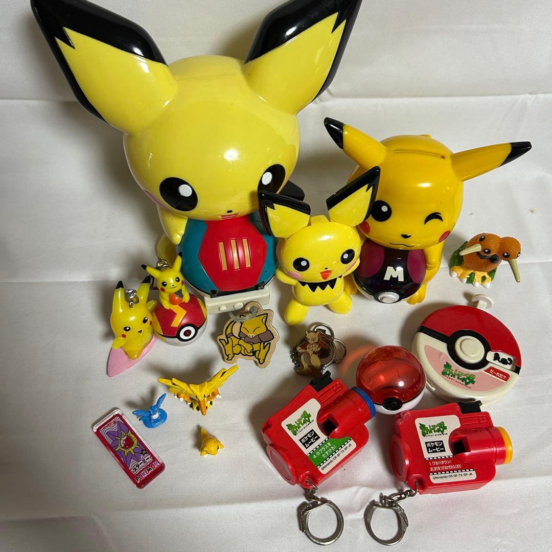 ピカチュウフィギュアとポケモンキーホルダーセット