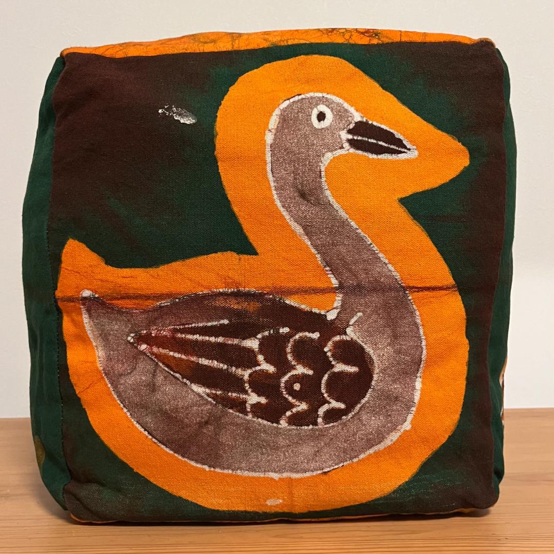 【新品未使用】アフリカ ブルキナファソ バティック染 キューブクッション