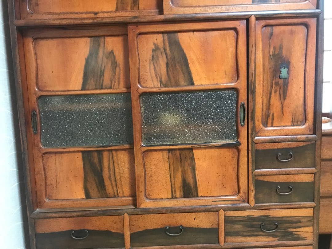 古い黒柿の茶ダンス、茶箪笥。