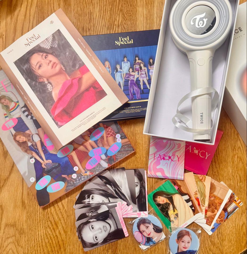 TWICE ペンライト 【一回使用】と写真集　グッズまとめ売り