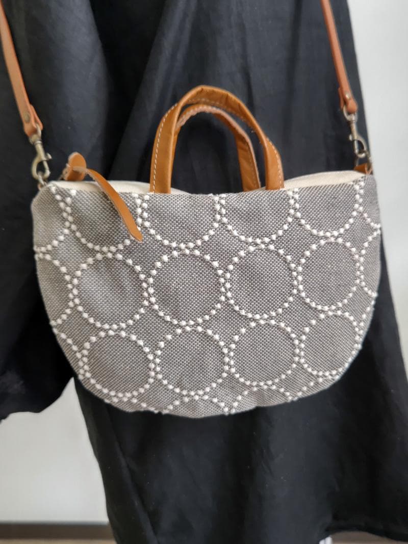 ミナペルホネン/tambourineタンバリンベージュ /ミニラウンドショルダー