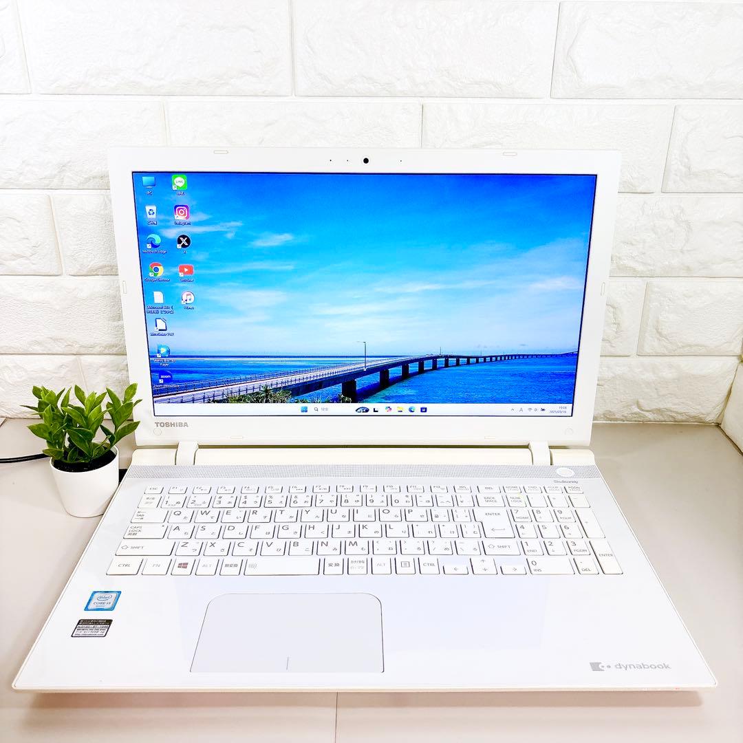 ブルーレイが観れる✨フルHD液晶 快適SSD カメラ 白 ノートパソコン 東芝
