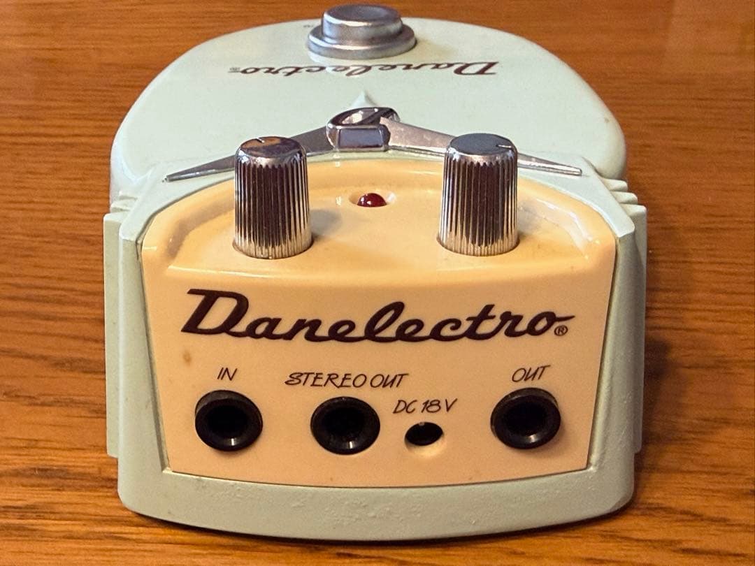 Danelectro Cool Cat Chorus 18v ACアダプタ付