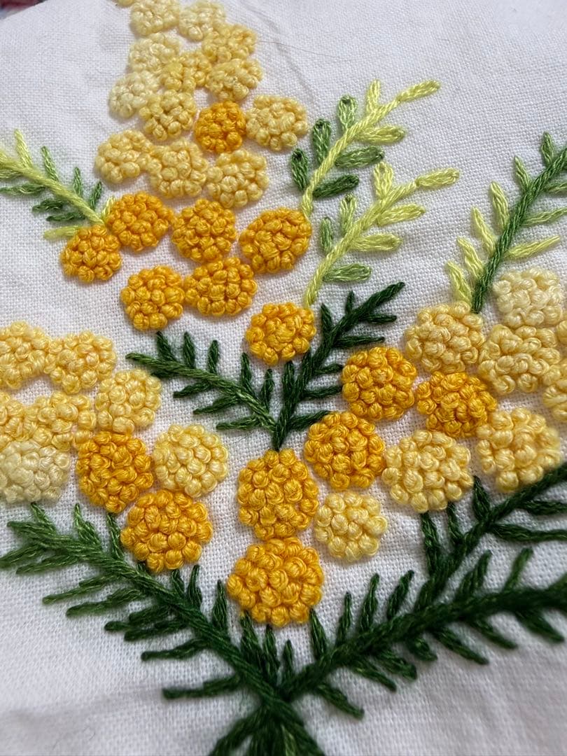 ミモザ刺繍テーブルクロス円形 140cm
