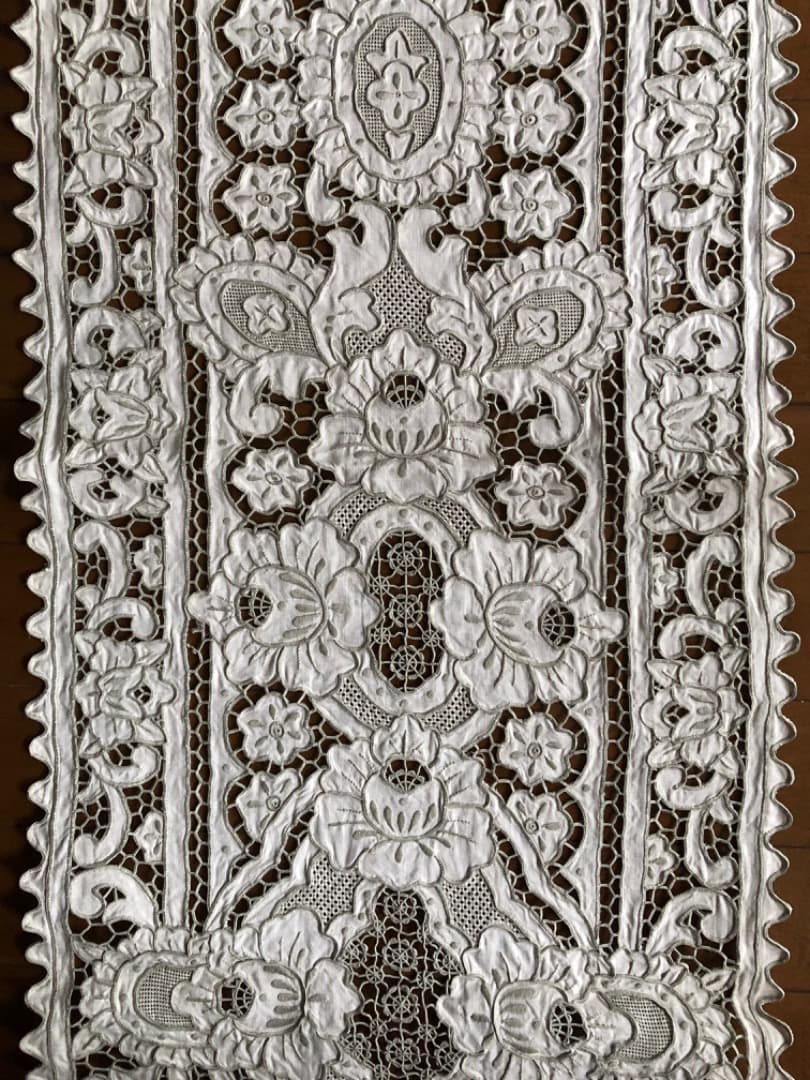 汕頭刺繍のテーブルランナー