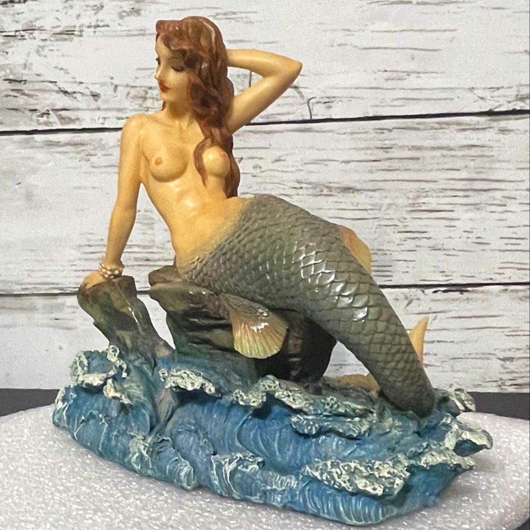 アンティークな人魚の置物