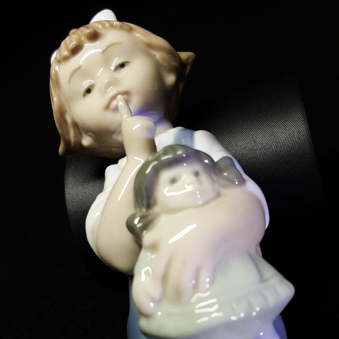 【リアドロ】NAO　人形を抱いた少女　ハンドメイド　陶器　完品　スペイン製