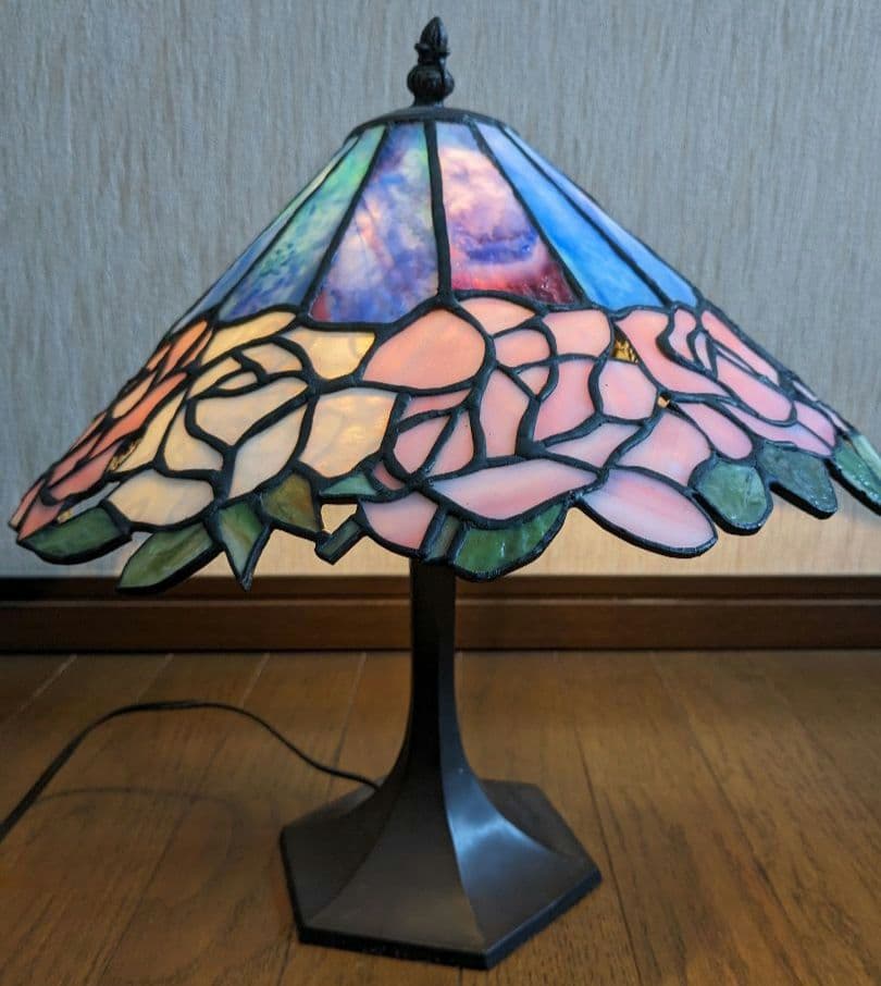ステンドグラス　ステンドガラス　スタンドライト　ティファニーランプ　ローズ　薔薇
