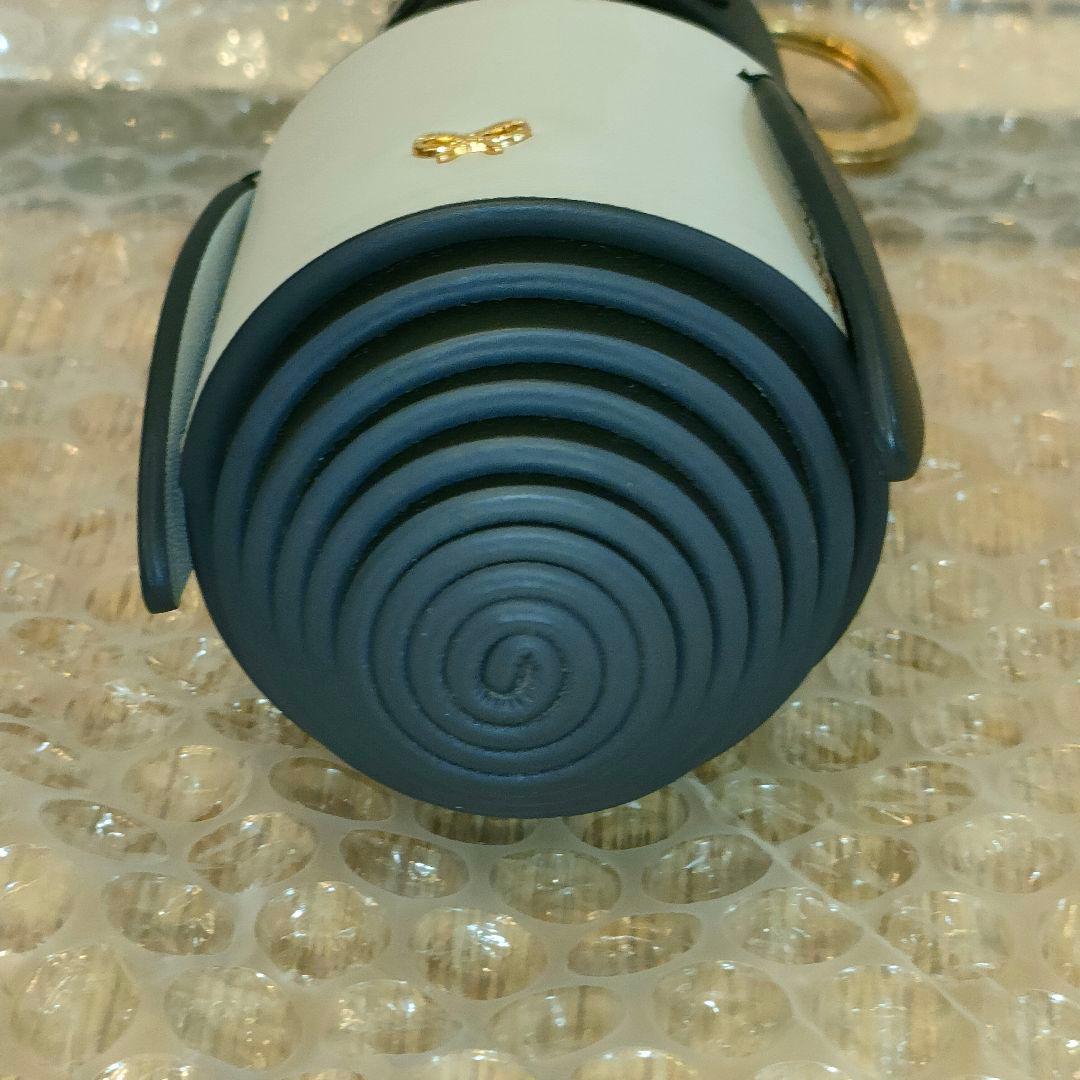 ANYA HINDMARCH　ペンギン　チャーム　レザー