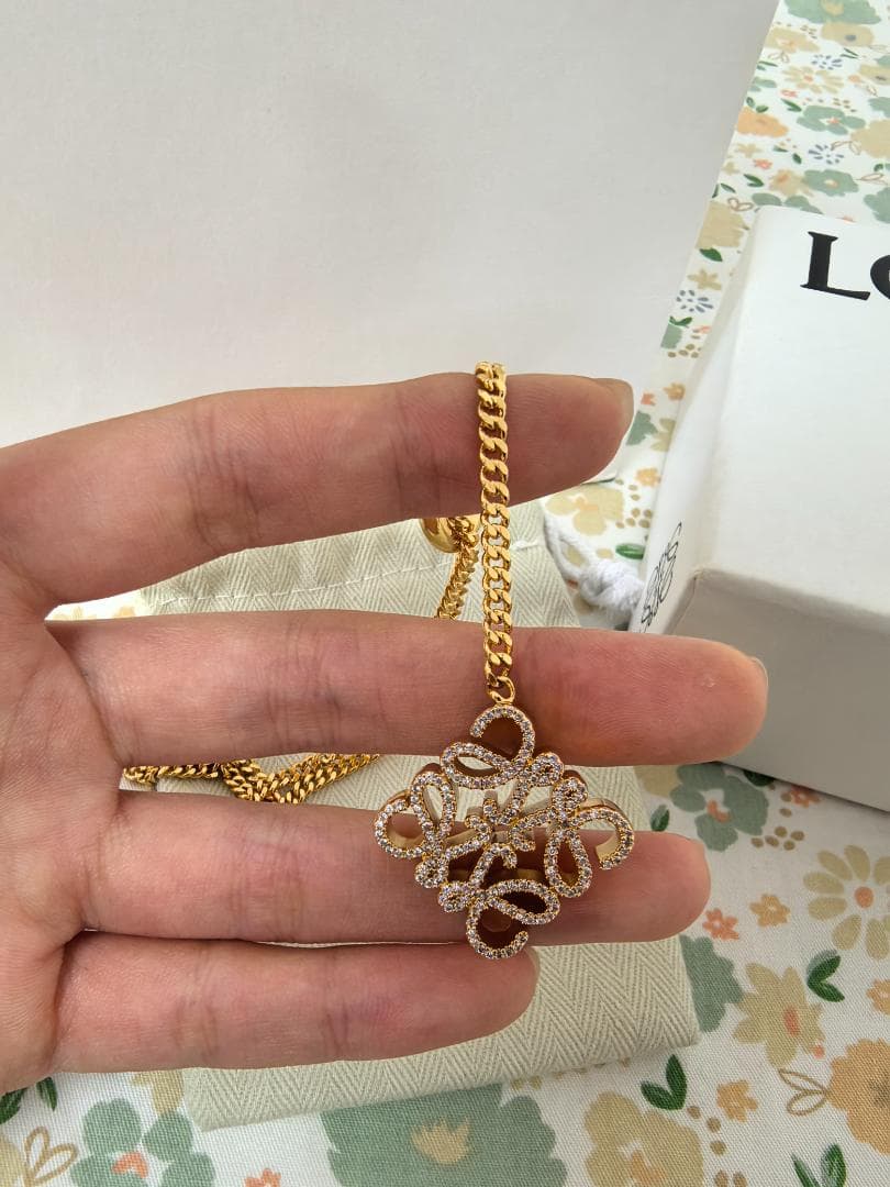 大人気ネックレス 繊細デザイン美しい輝き 着け心地抜群 レディースアクセサリー