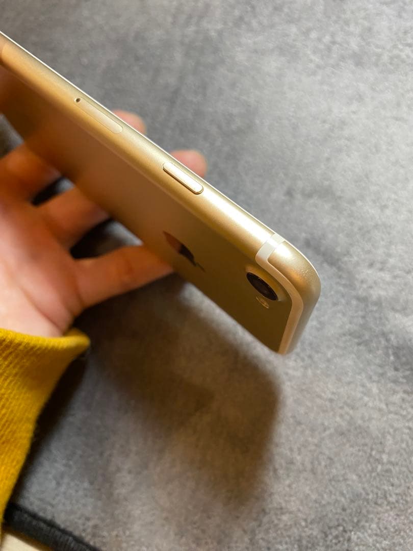 美品　iPhone7 本体 256GB ゴールド