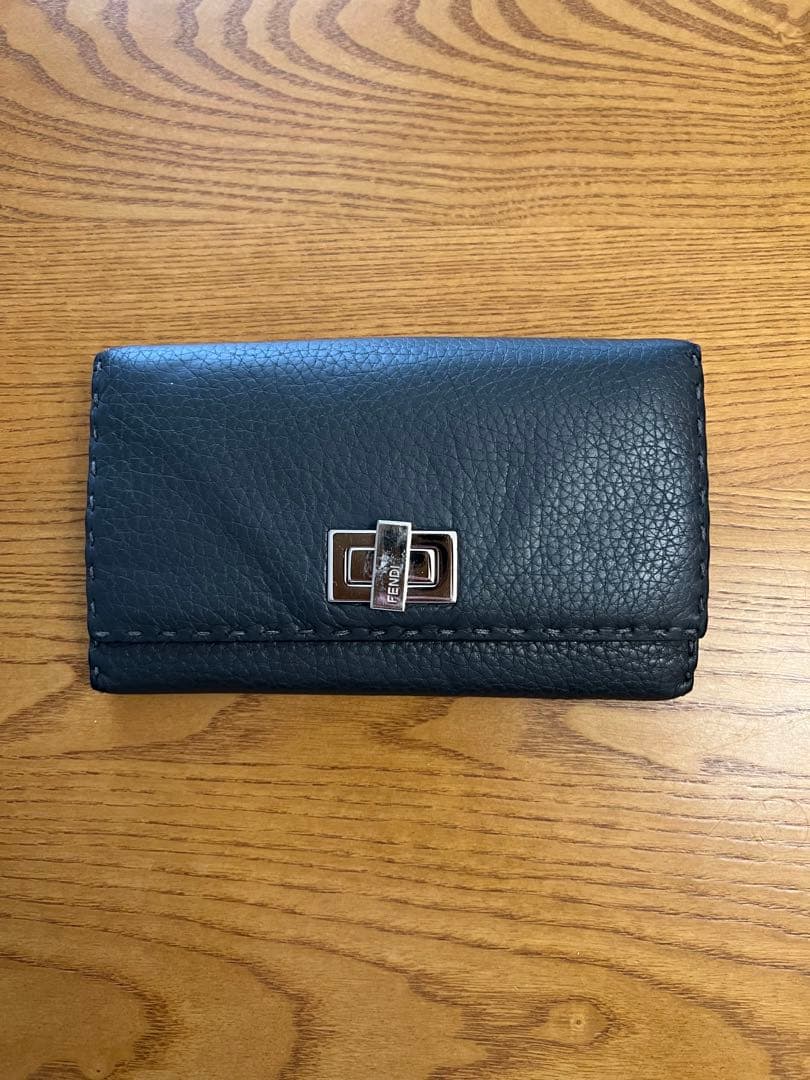 FENDI ピーカブー　長財布