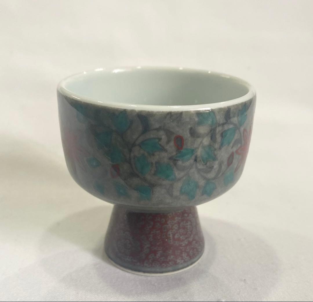 13代　今泉今右衛門　本人作 “色絵薄墨草花文盃“