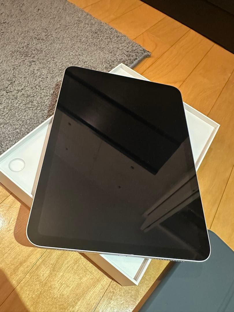 Apple iPad 7世代目本体 カバー付き